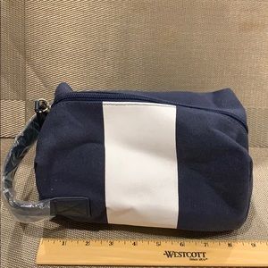 Men’s toiletry bag. Blue with wide white stripe.